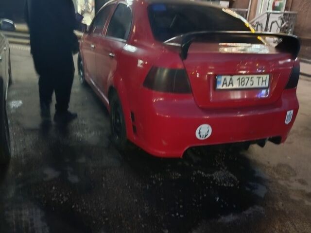 Красный Шевроле Авео, объемом двигателя 1.5 л и пробегом 331 тыс. км за 2700 $, фото 2 на Automoto.ua