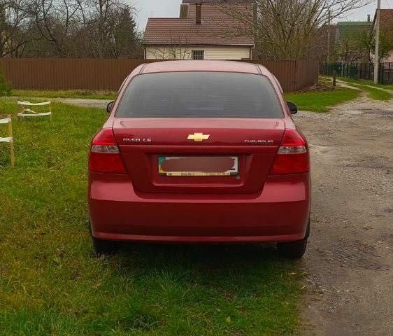 Красный Шевроле Авео, объемом двигателя 1.5 л и пробегом 217 тыс. км за 4500 $, фото 2 на Automoto.ua