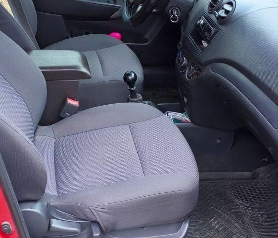 Красный Шевроле Авео, объемом двигателя 1.5 л и пробегом 217 тыс. км за 4500 $, фото 4 на Automoto.ua