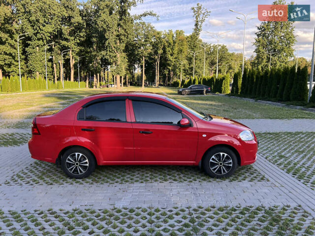 Червоний Шевроле Авео, об'ємом двигуна 1.5 л та пробігом 79 тис. км за 5000 $, фото 3 на Automoto.ua