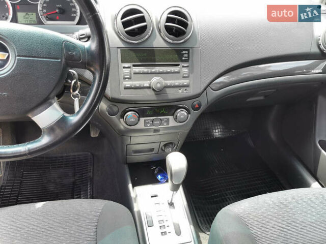 Красный Шевроле Авео, объемом двигателя 1.4 л и пробегом 171 тыс. км за 5900 $, фото 9 на Automoto.ua