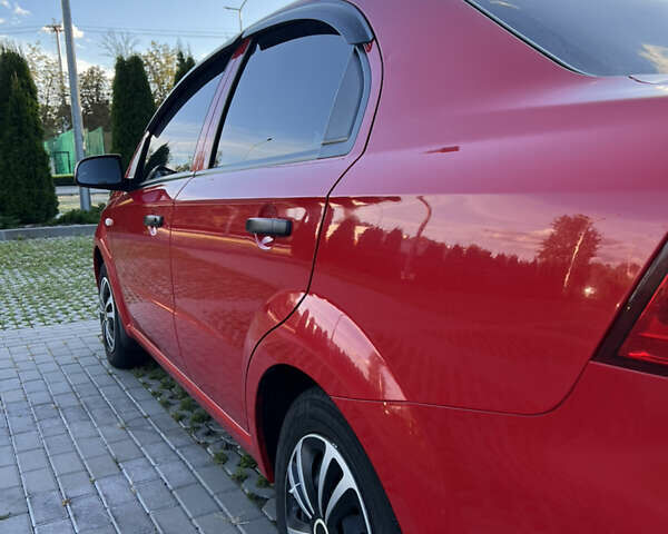 Червоний Шевроле Авео, об'ємом двигуна 1.5 л та пробігом 79 тис. км за 5000 $, фото 6 на Automoto.ua