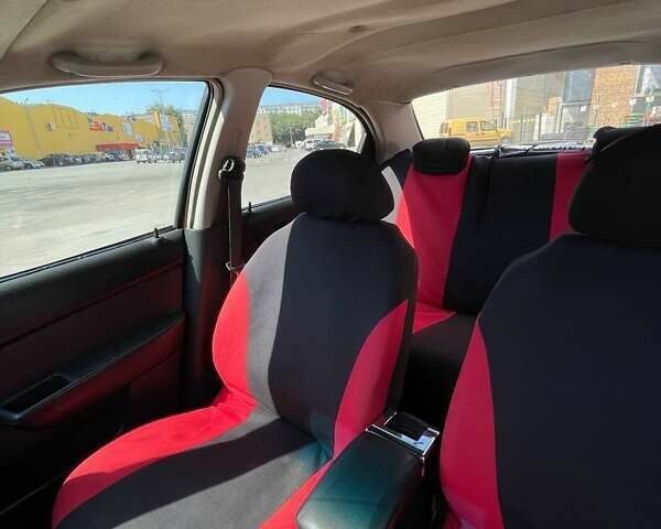 Красный Шевроле Авео, объемом двигателя 1.5 л и пробегом 577 тыс. км за 2100 $, фото 1 на Automoto.ua