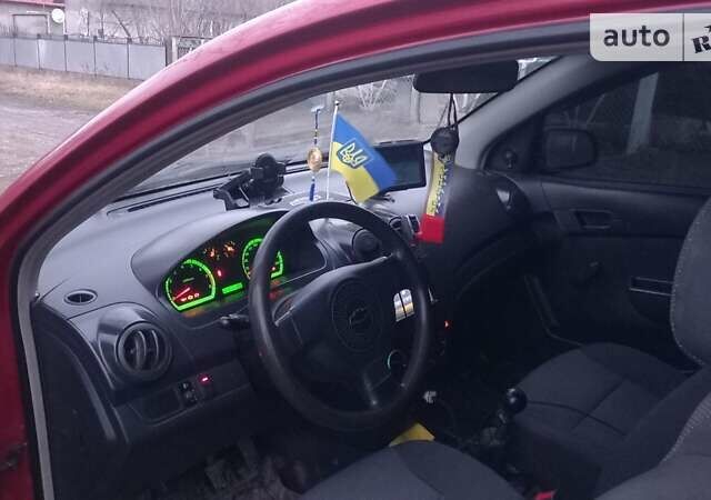 Красный Шевроле Авео, объемом двигателя 1.5 л и пробегом 250 тыс. км за 3350 $, фото 10 на Automoto.ua