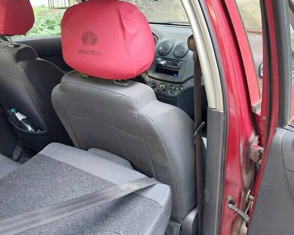 Красный Шевроле Авео, объемом двигателя 1.5 л и пробегом 185 тыс. км за 5000 $, фото 2 на Automoto.ua