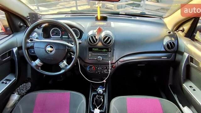 Красный Шевроле Авео, объемом двигателя 1.4 л и пробегом 202 тыс. км за 3600 $, фото 18 на Automoto.ua