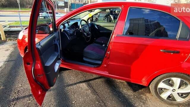 Красный Шевроле Авео, объемом двигателя 1.4 л и пробегом 202 тыс. км за 3600 $, фото 11 на Automoto.ua