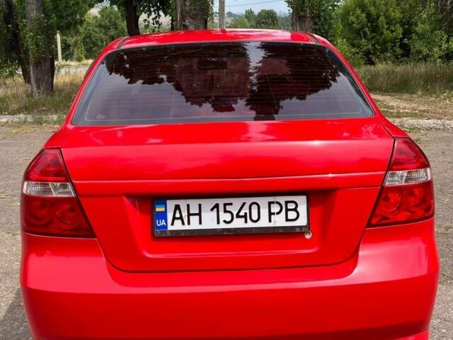 Красный Шевроле Авео, объемом двигателя 1.5 л и пробегом 229 тыс. км за 4200 $, фото 1 на Automoto.ua
