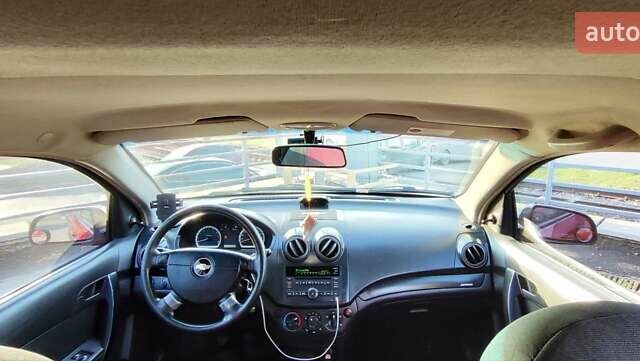 Красный Шевроле Авео, объемом двигателя 1.4 л и пробегом 202 тыс. км за 3600 $, фото 17 на Automoto.ua