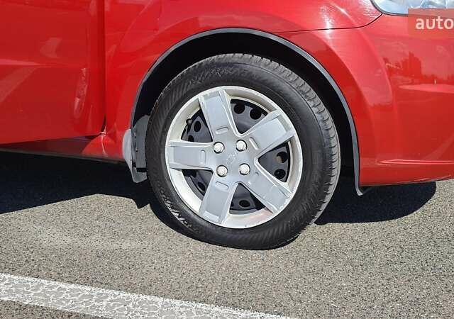 Красный Шевроле Авео, объемом двигателя 1.5 л и пробегом 117 тыс. км за 5000 $, фото 49 на Automoto.ua
