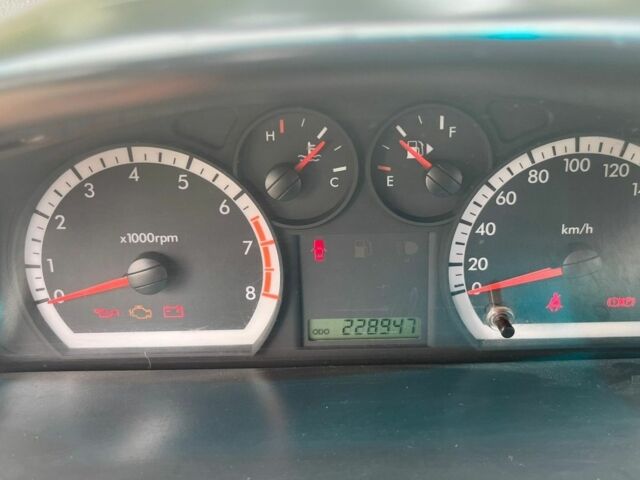 Красный Шевроле Авео, объемом двигателя 1.5 л и пробегом 229 тыс. км за 4200 $, фото 7 на Automoto.ua
