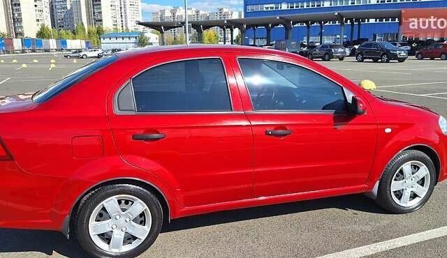 Красный Шевроле Авео, объемом двигателя 1.5 л и пробегом 117 тыс. км за 5000 $, фото 3 на Automoto.ua
