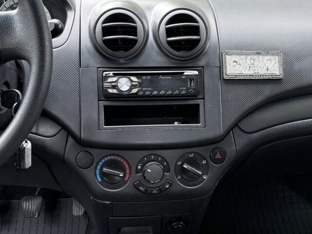 Червоний Шевроле Авео, об'ємом двигуна 1.5 л та пробігом 200 тис. км за 3650 $, фото 7 на Automoto.ua