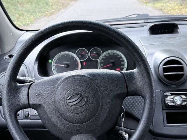 Червоний Шевроле Авео, об'ємом двигуна 1.5 л та пробігом 200 тис. км за 3650 $, фото 6 на Automoto.ua