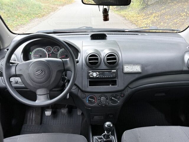 Червоний Шевроле Авео, об'ємом двигуна 1.5 л та пробігом 200 тис. км за 3650 $, фото 5 на Automoto.ua