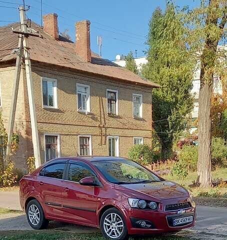 Красный Шевроле Авео, объемом двигателя 1.6 л и пробегом 98 тыс. км за 7200 $, фото 1 на Automoto.ua