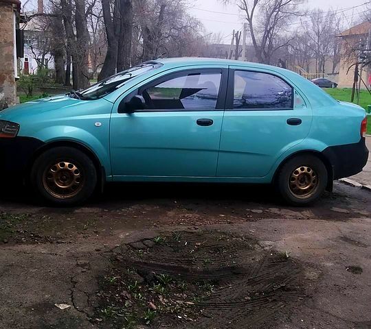 Шевроле Авео, об'ємом двигуна 1.5 л та пробігом 220 тис. км за 3000 $, фото 3 на Automoto.ua