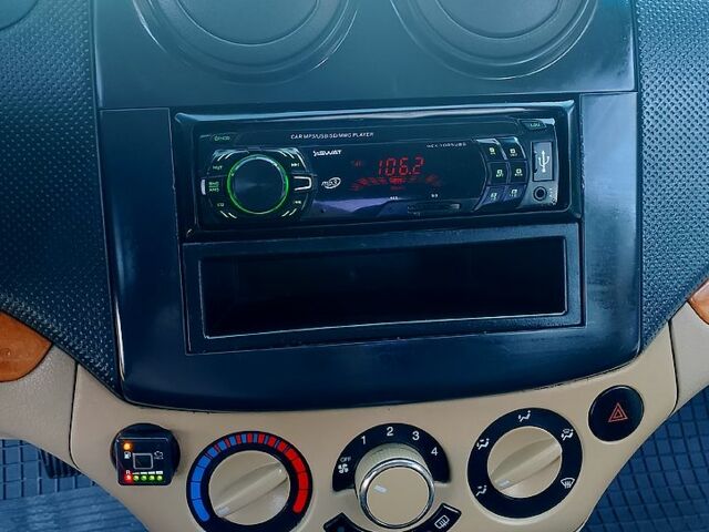 Шевроле Авео, объемом двигателя 1.6 л и пробегом 229 тыс. км за 3550 $, фото 4 на Automoto.ua