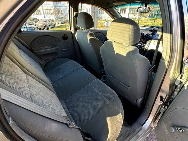 Шевроле Авео, объемом двигателя 1.5 л и пробегом 250 тыс. км за 2100 $, фото 9 на Automoto.ua