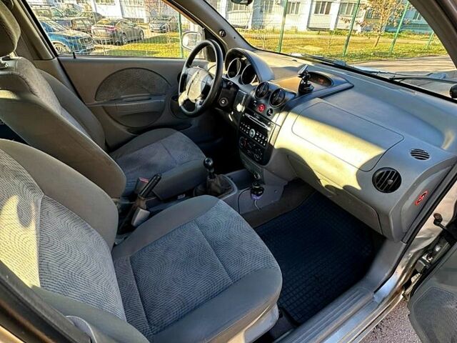 Шевроле Авео, объемом двигателя 1.5 л и пробегом 250 тыс. км за 2100 $, фото 6 на Automoto.ua