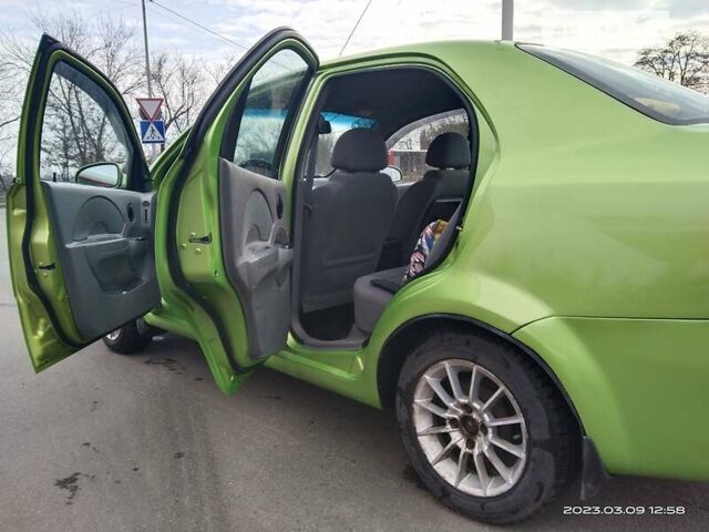 Шевроле Авео, об'ємом двигуна 1.5 л та пробігом 180 тис. км за 3300 $, фото 2 на Automoto.ua