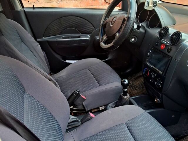 Шевроле Авео, объемом двигателя 1.5 л и пробегом 275 тыс. км за 2800 $, фото 1 на Automoto.ua