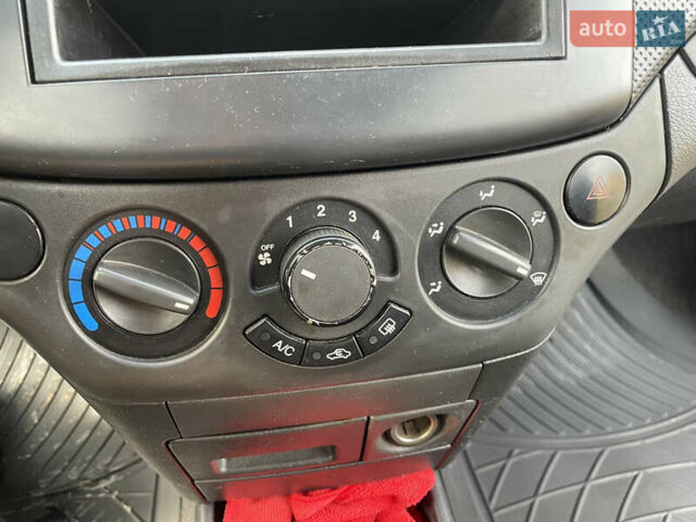 Шевроле Авео 2006 в Новомиргороде на Automoto.ua Шевроле Авео, объемом двигателя 1.5 л и пробегом 195 тыс. км за 4200 $, фото 13 на Automoto.ua