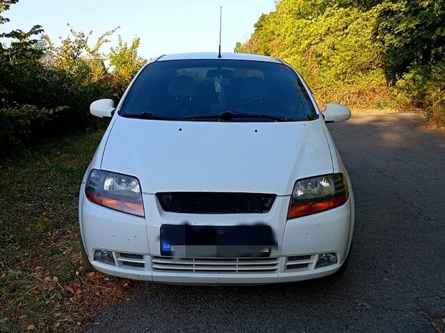 Шевроле Авео, объемом двигателя 1.5 л и пробегом 200 тыс. км за 3400 $, фото 1 на Automoto.ua
