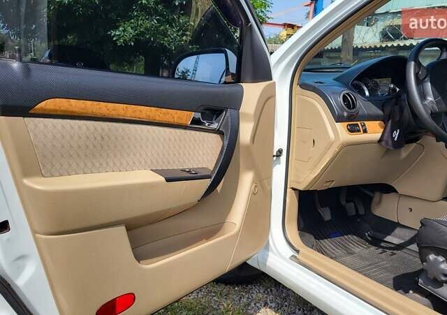 Шевроле Авео, объемом двигателя 1.6 л и пробегом 177 тыс. км за 5550 $, фото 10 на Automoto.ua