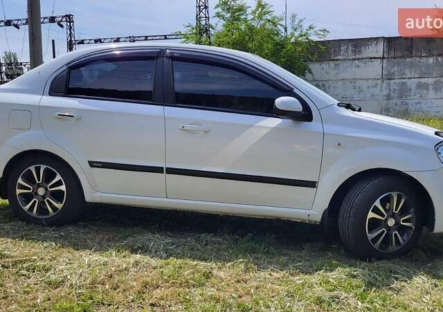 Шевроле Авео, объемом двигателя 1.6 л и пробегом 177 тыс. км за 5550 $, фото 2 на Automoto.ua