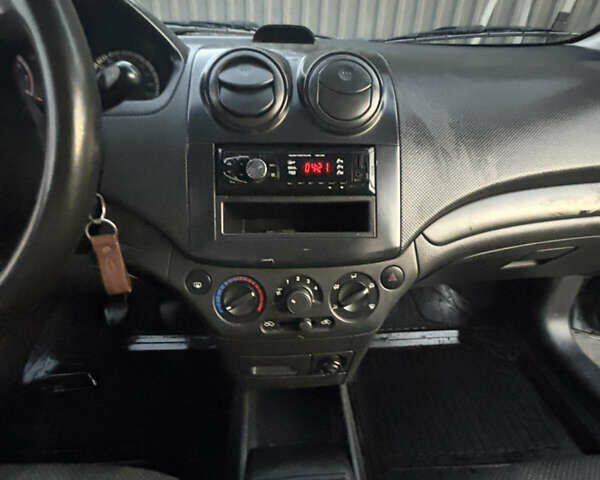 Шевроле Авео, об'ємом двигуна 1.5 л та пробігом 185 тис. км за 3200 $, фото 13 на Automoto.ua