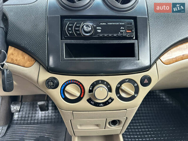 Шевроле Авео, об'ємом двигуна 1.6 л та пробігом 199 тис. км за 3699 $, фото 12 на Automoto.ua