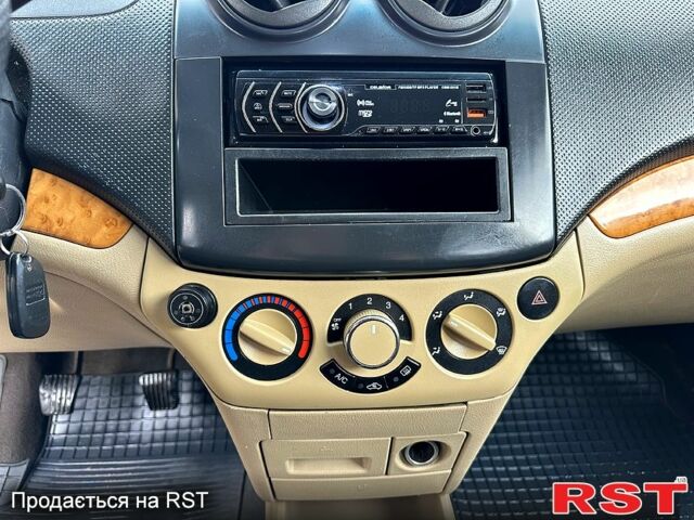 Шевроле Авео, об'ємом двигуна 1.6 л та пробігом 199 тис. км за 3699 $, фото 8 на Automoto.ua