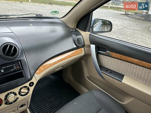 Шевроле Авео, об'ємом двигуна 1.6 л та пробігом 199 тис. км за 3699 $, фото 11 на Automoto.ua