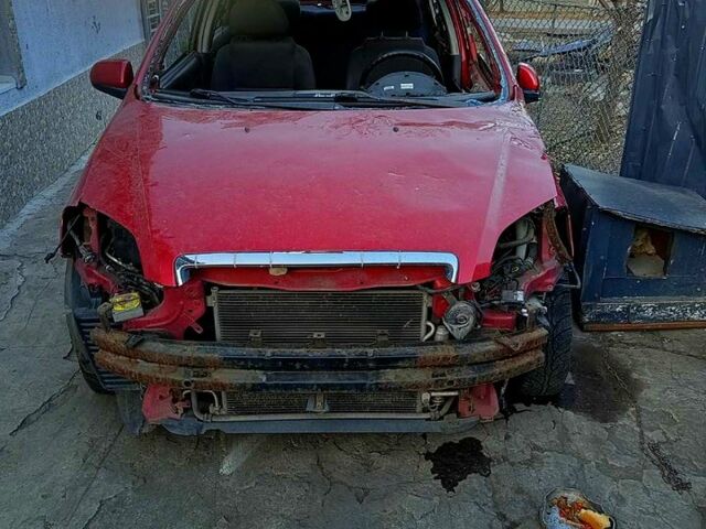 Шевроле Авео, объемом двигателя 1.5 л и пробегом 200 тыс. км за 1050 $, фото 2 на Automoto.ua