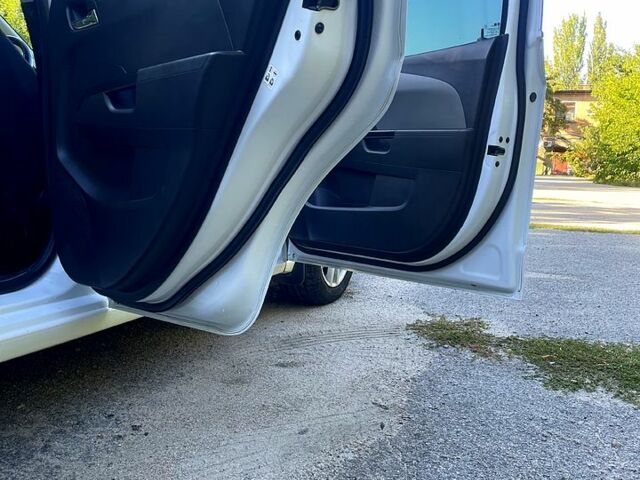 Шевроле Авео, объемом двигателя 1.6 л и пробегом 180 тыс. км за 6000 $, фото 5 на Automoto.ua