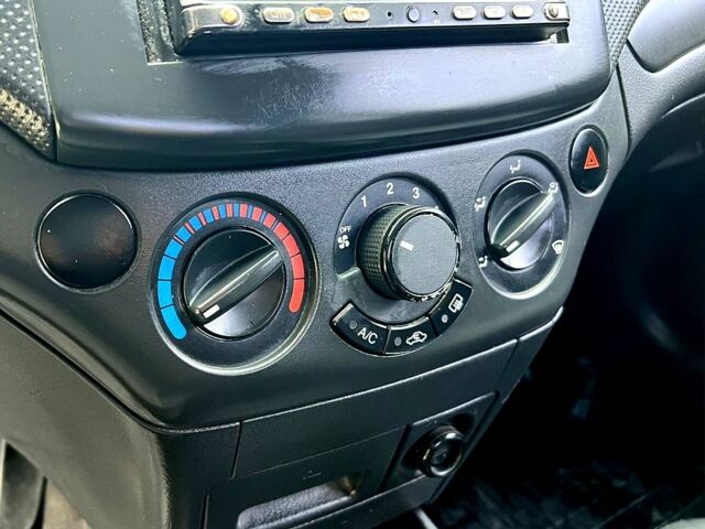 Шевроле Авео, об'ємом двигуна 1.5 л та пробігом 150 тис. км за 5000 $, фото 8 на Automoto.ua