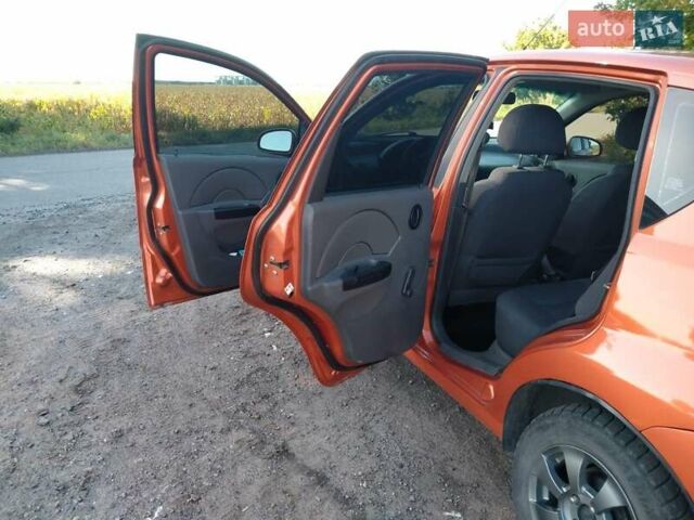 Желтый Шевроле Авео, объемом двигателя 1.6 л и пробегом 190 тыс. км за 3400 $, фото 6 на Automoto.ua