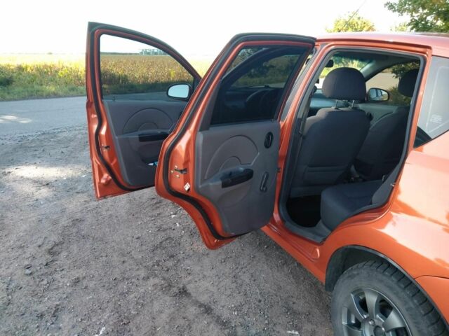 Желтый Шевроле Авео, объемом двигателя 1.5 л и пробегом 188 тыс. км за 3600 $, фото 7 на Automoto.ua