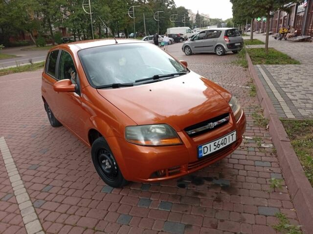 Желтый Шевроле Авео, объемом двигателя 1.5 л и пробегом 156 тыс. км за 3500 $, фото 1 на Automoto.ua