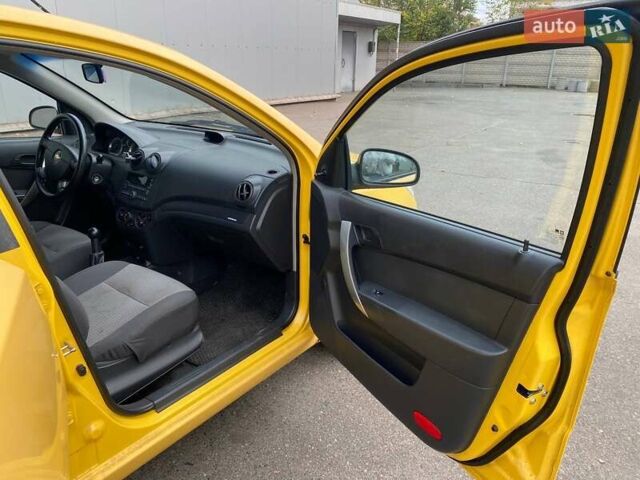Желтый Шевроле Авео, объемом двигателя 1.2 л и пробегом 188 тыс. км за 3950 $, фото 10 на Automoto.ua