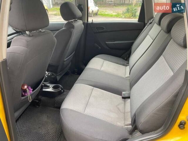 Желтый Шевроле Авео, объемом двигателя 1.2 л и пробегом 188 тыс. км за 3950 $, фото 25 на Automoto.ua