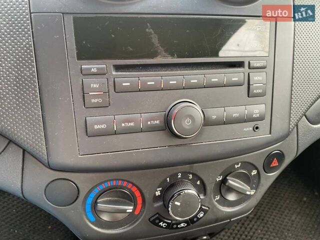 Желтый Шевроле Авео, объемом двигателя 1.2 л и пробегом 188 тыс. км за 3950 $, фото 41 на Automoto.ua