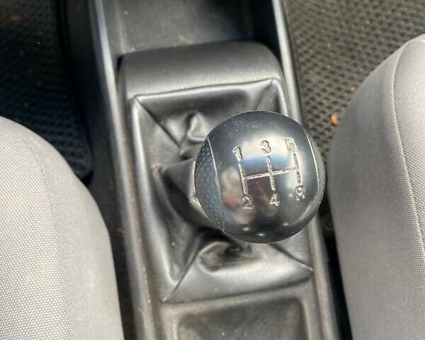 Желтый Шевроле Авео, объемом двигателя 1.2 л и пробегом 188 тыс. км за 3950 $, фото 37 на Automoto.ua