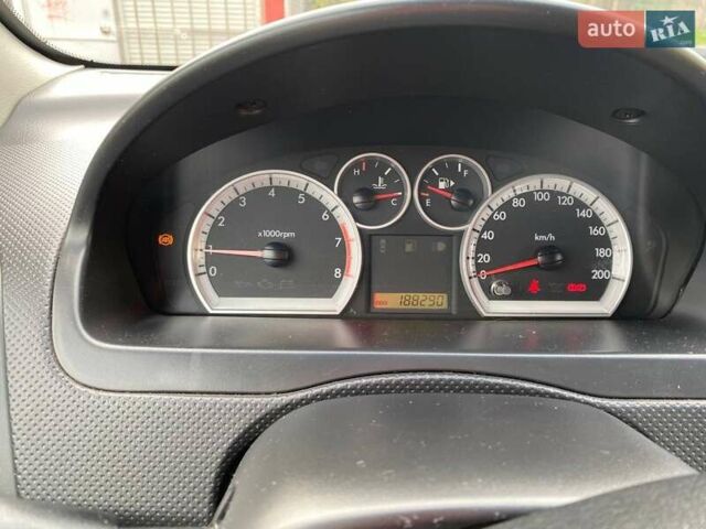 Желтый Шевроле Авео, объемом двигателя 1.2 л и пробегом 188 тыс. км за 3950 $, фото 33 на Automoto.ua