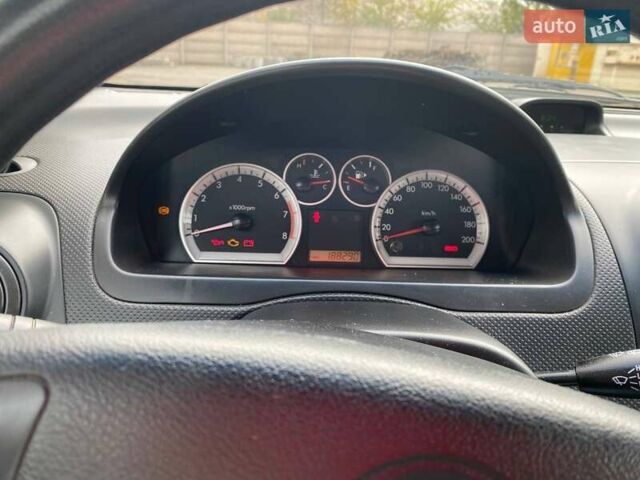 Желтый Шевроле Авео, объемом двигателя 1.2 л и пробегом 188 тыс. км за 3950 $, фото 21 на Automoto.ua