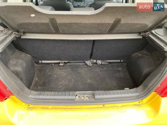 Желтый Шевроле Авео, объемом двигателя 1.2 л и пробегом 188 тыс. км за 3950 $, фото 11 на Automoto.ua