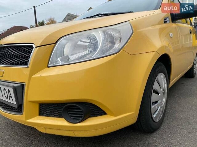 Желтый Шевроле Авео, объемом двигателя 1.2 л и пробегом 188 тыс. км за 3950 $, фото 4 на Automoto.ua