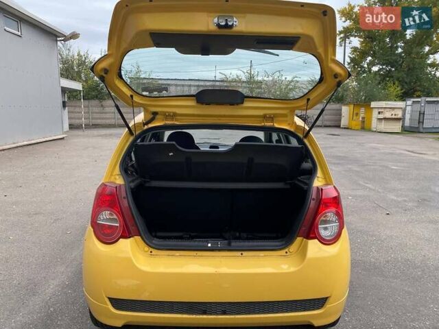 Желтый Шевроле Авео, объемом двигателя 1.2 л и пробегом 188 тыс. км за 3950 $, фото 12 на Automoto.ua