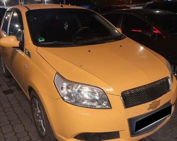 Желтый Шевроле Авео, объемом двигателя 1.21 л и пробегом 190 тыс. км за 4200 $, фото 3 на Automoto.ua